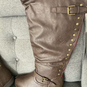 Journee Collection NEW 11 Extra wide calf Brown Boots with Red Zipper